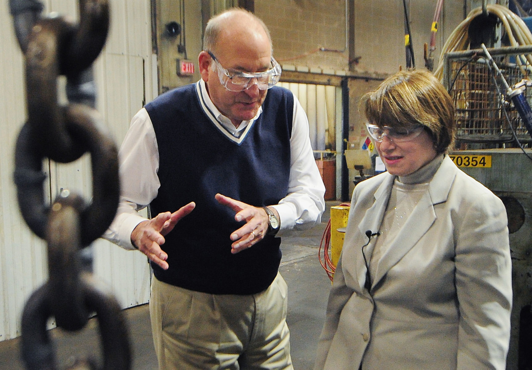 2011: Klobuchar visits Peerless Chain